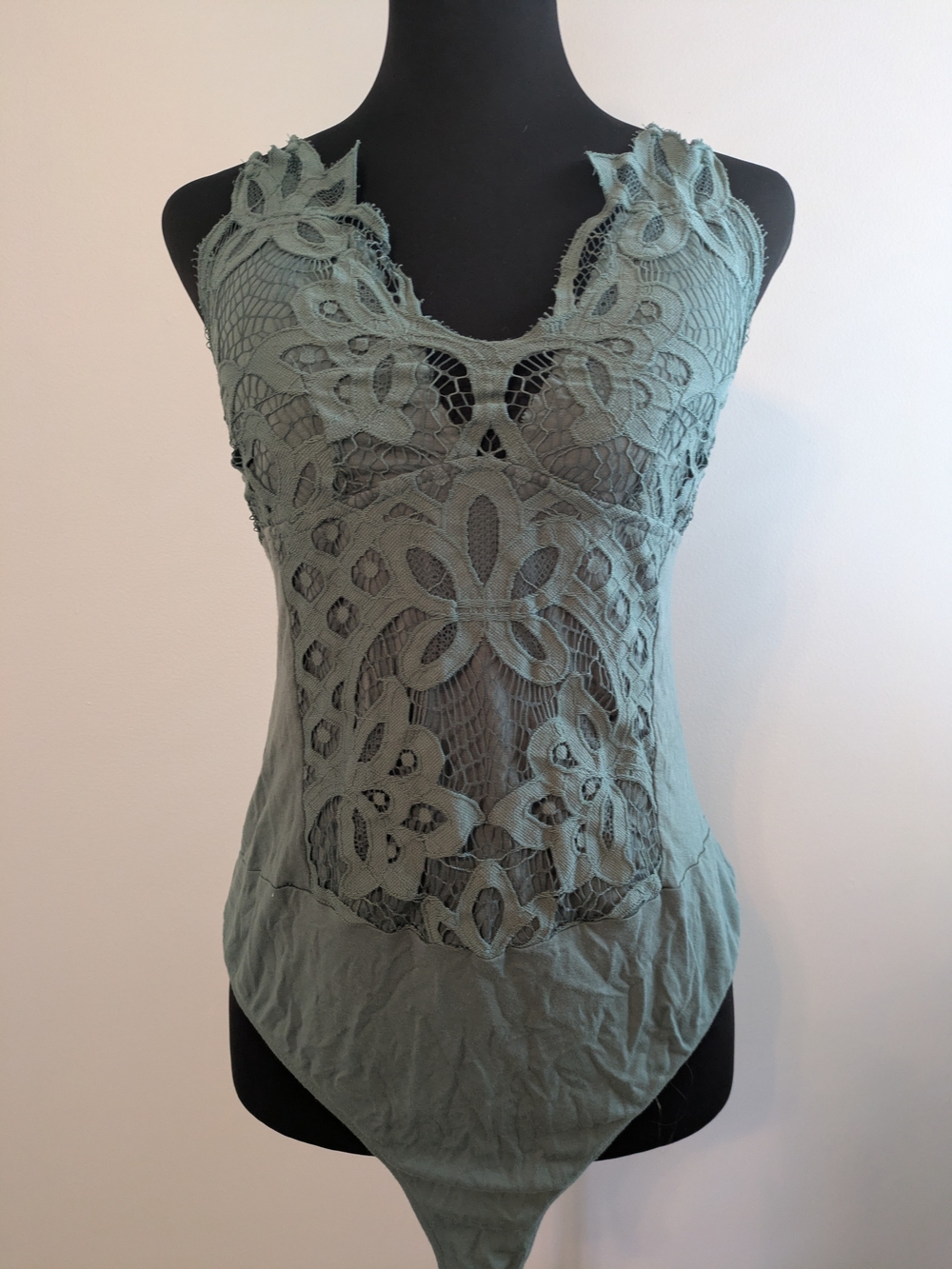 rue21 Lace-Front Sleeveless Bodysuit Size XL Snap Closure Smocked Back